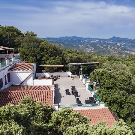 S'Enis Monte Maccione Hotel Олиена Екстериор снимка