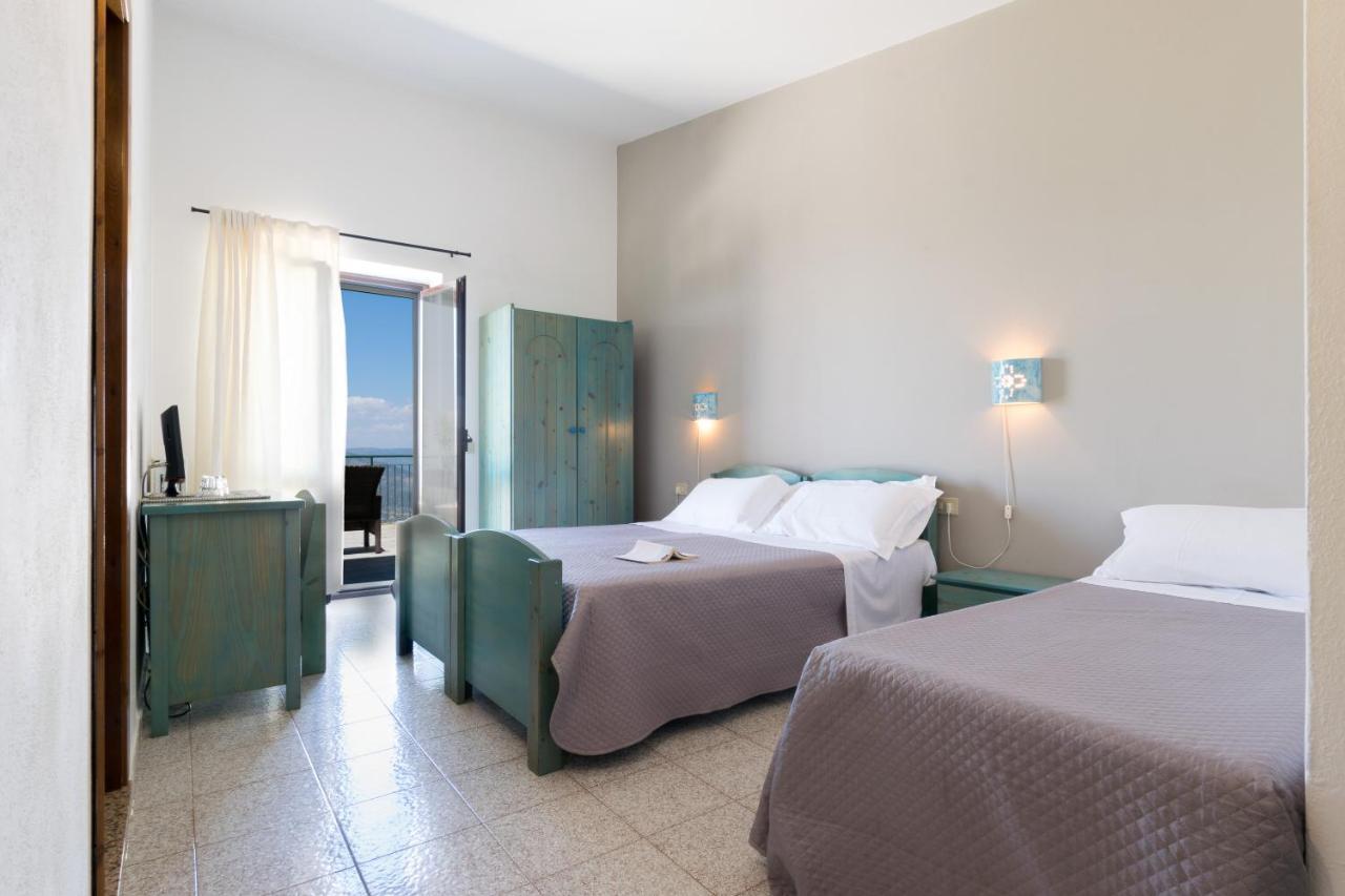 S'Enis Monte Maccione Hotel Олиена Екстериор снимка
