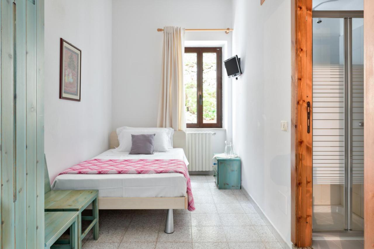 S'Enis Monte Maccione Hotel Олиена Екстериор снимка