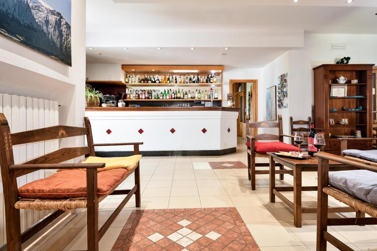 S'Enis Monte Maccione Hotel Олиена Екстериор снимка