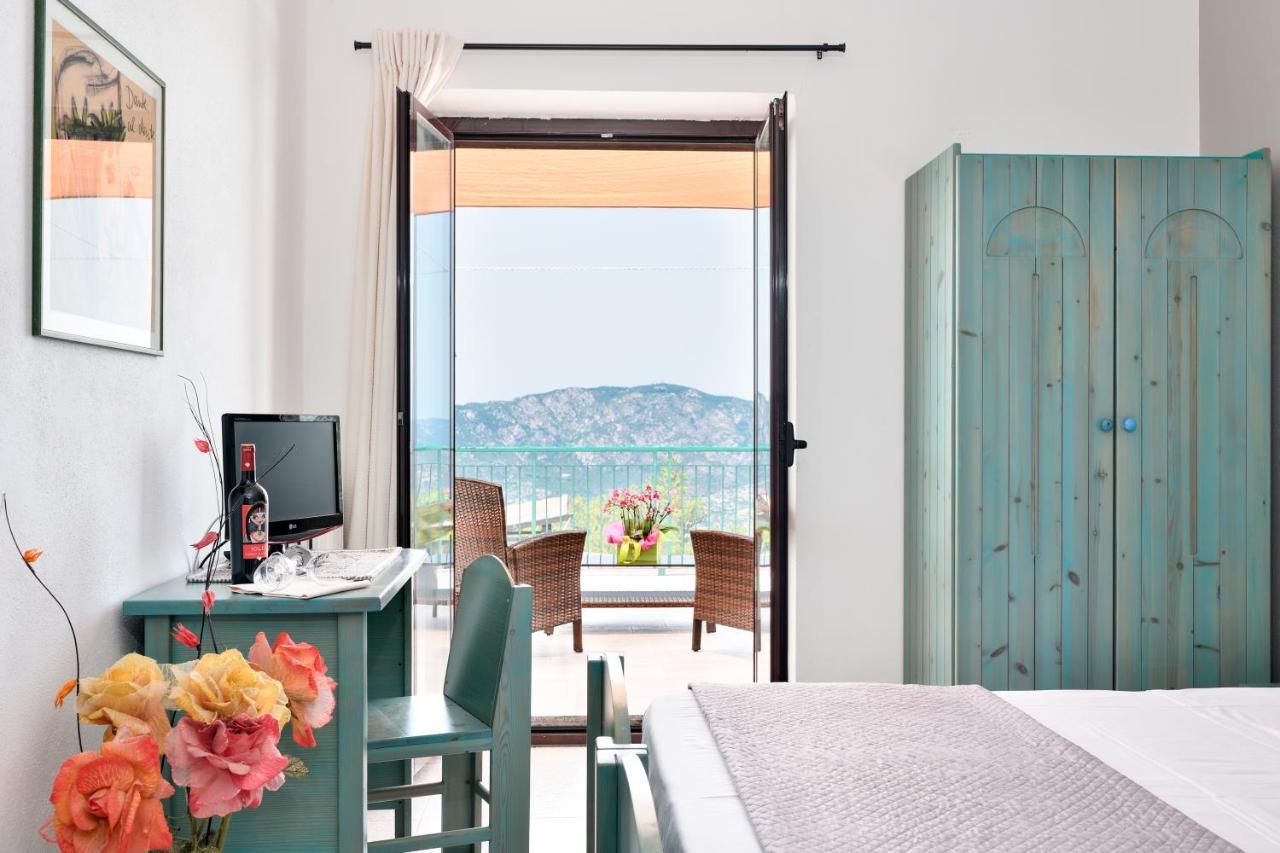 S'Enis Monte Maccione Hotel Олиена Екстериор снимка