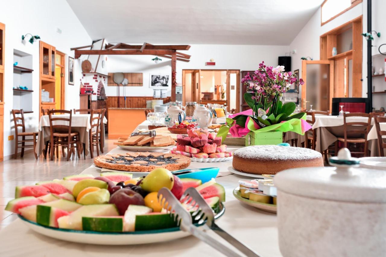 S'Enis Monte Maccione Hotel Олиена Екстериор снимка