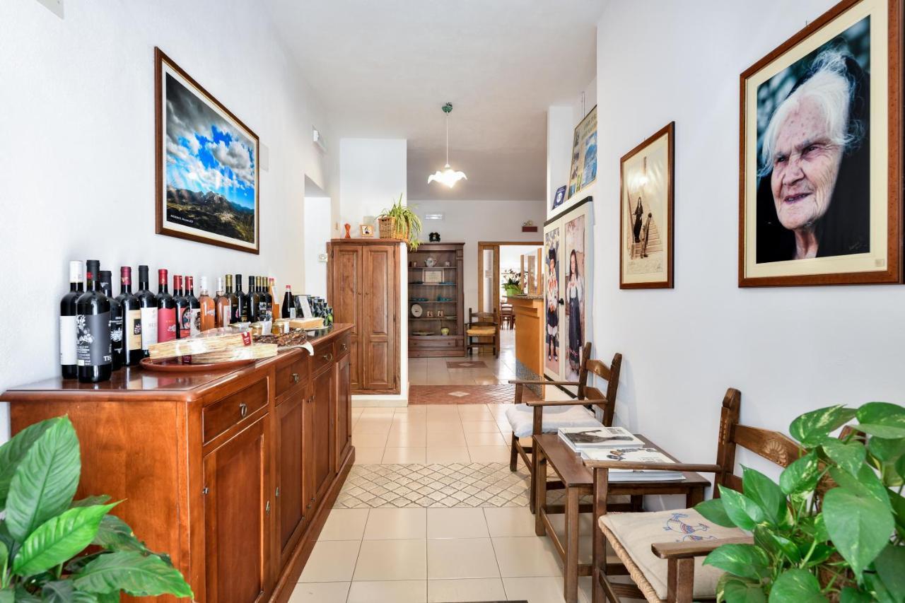 S'Enis Monte Maccione Hotel Олиена Екстериор снимка