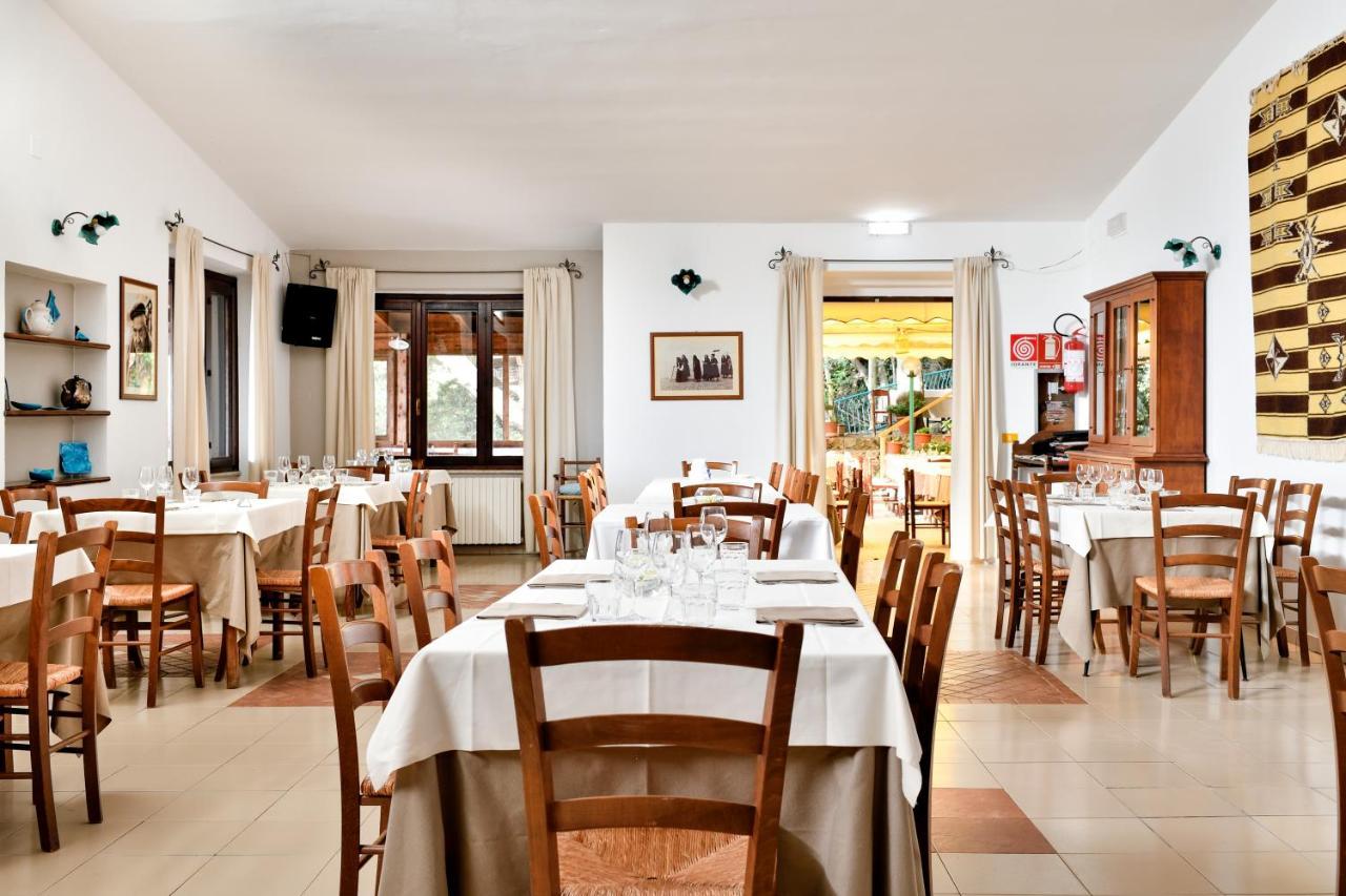 S'Enis Monte Maccione Hotel Олиена Екстериор снимка