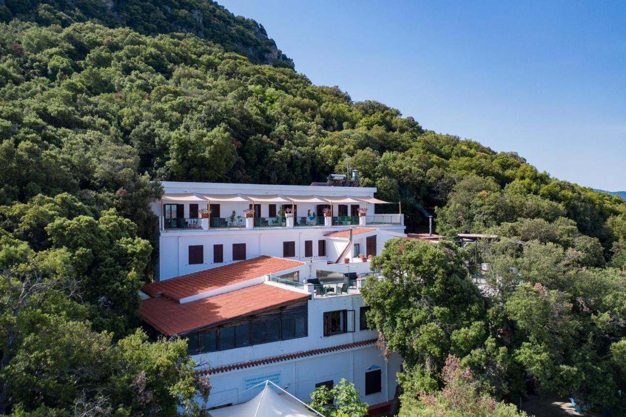 S'Enis Monte Maccione Hotel Олиена Екстериор снимка