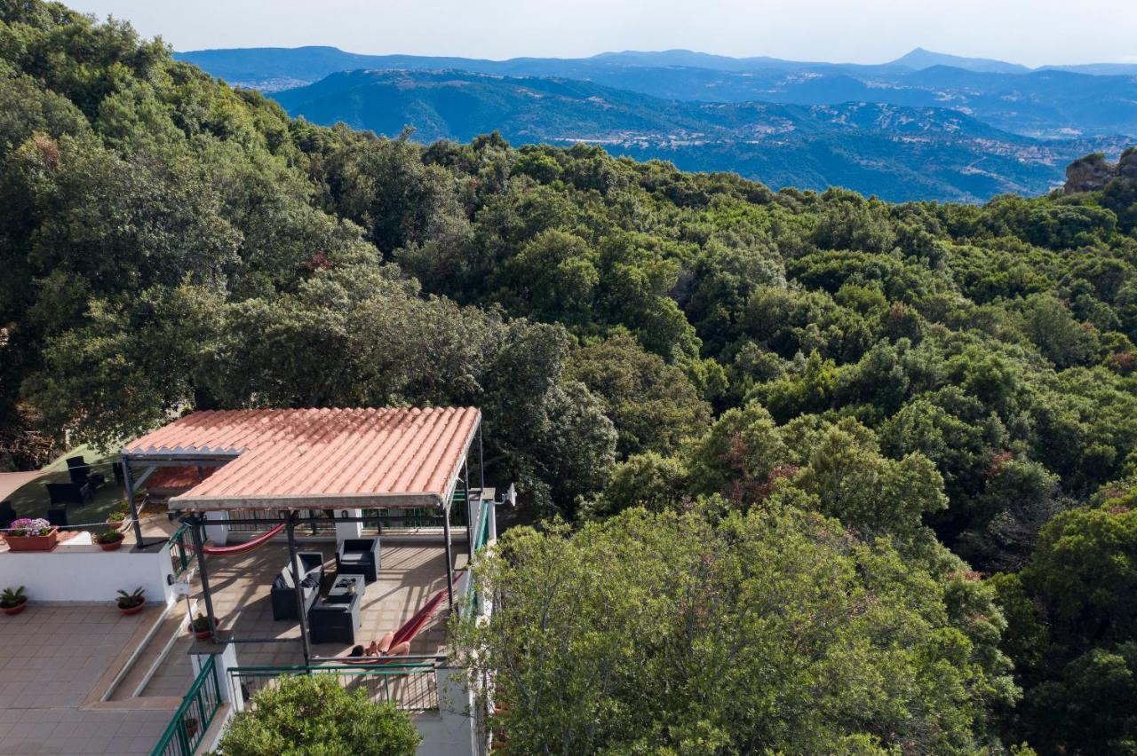 S'Enis Monte Maccione Hotel Олиена Екстериор снимка