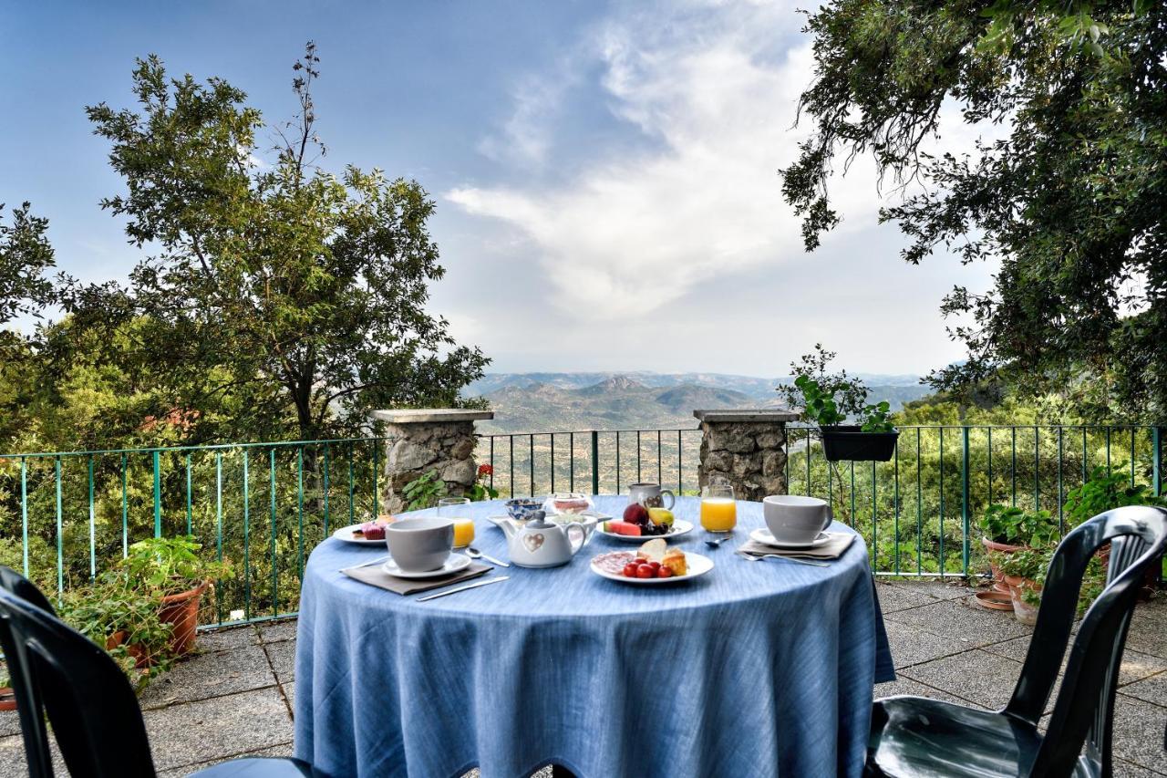 S'Enis Monte Maccione Hotel Олиена Екстериор снимка