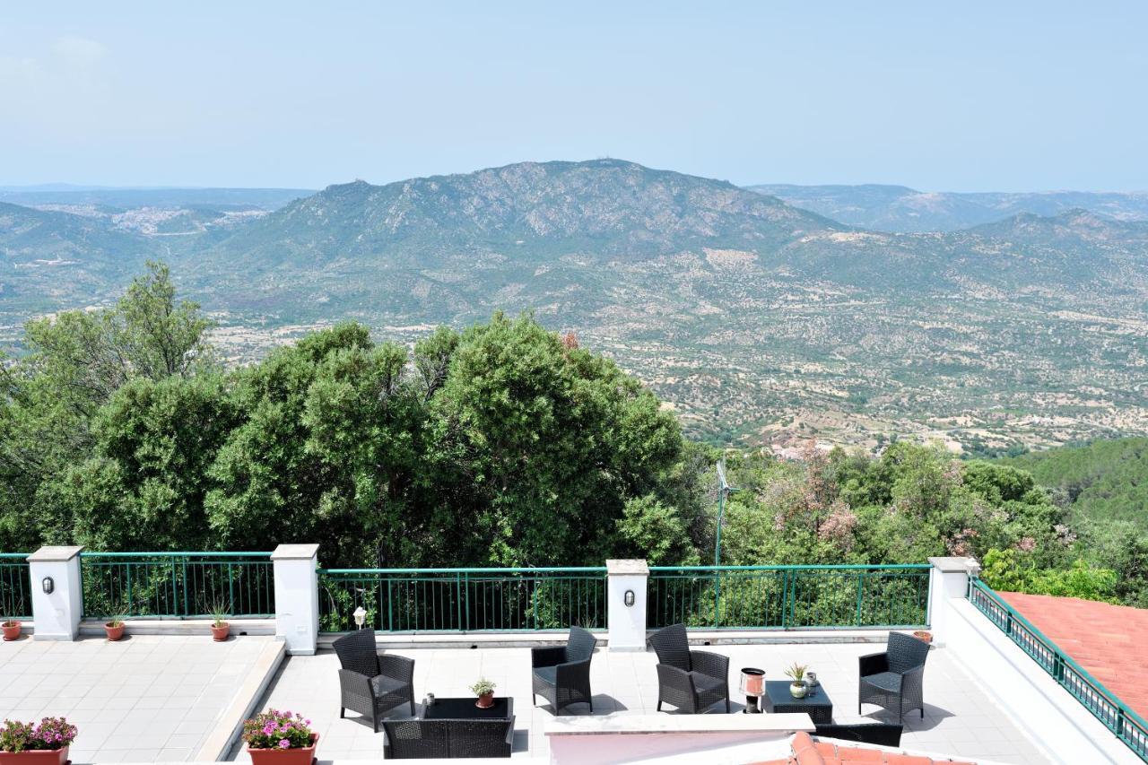 S'Enis Monte Maccione Hotel Олиена Екстериор снимка