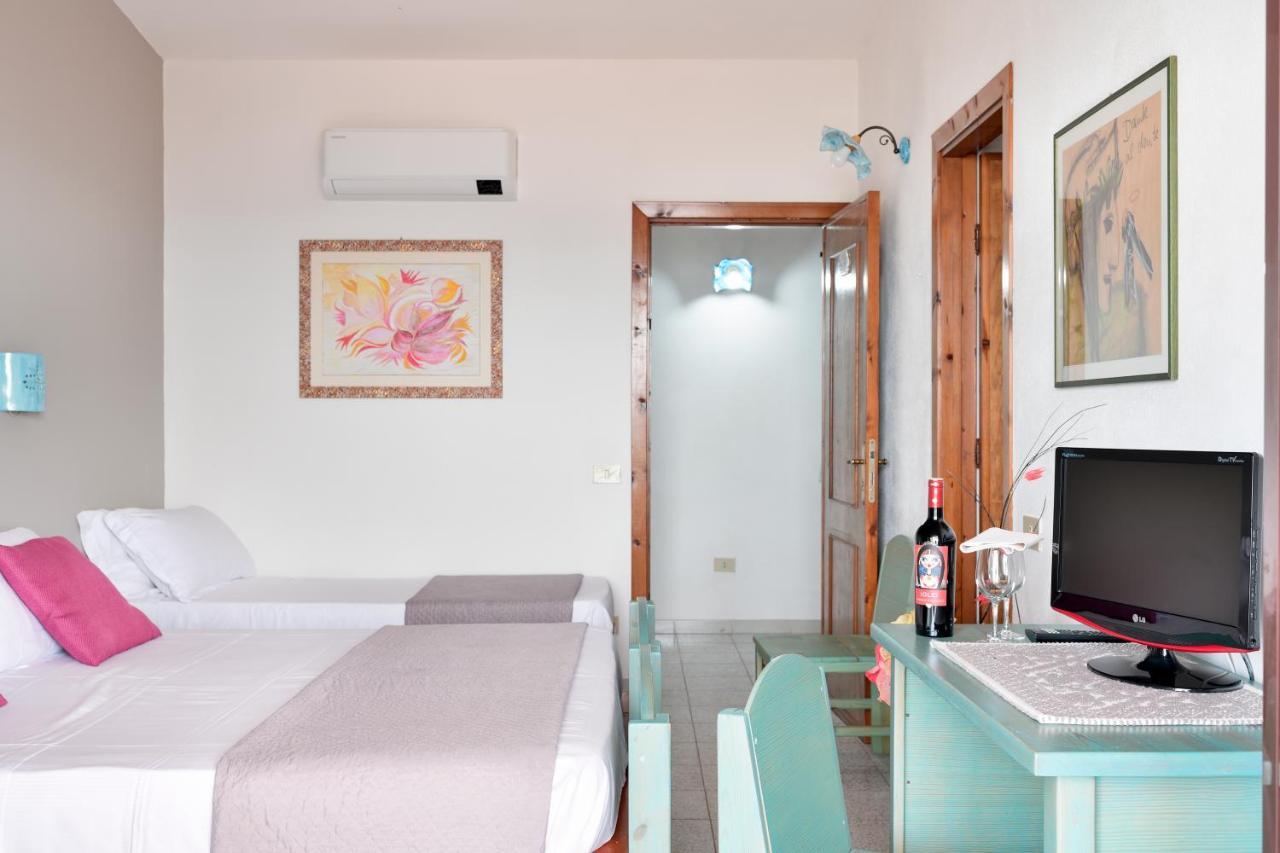 S'Enis Monte Maccione Hotel Олиена Екстериор снимка