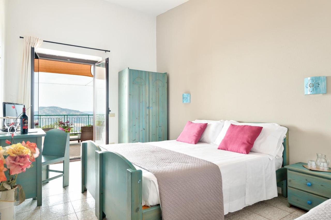 S'Enis Monte Maccione Hotel Олиена Екстериор снимка