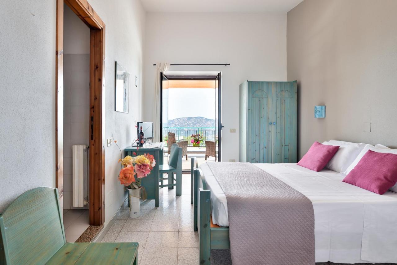 S'Enis Monte Maccione Hotel Олиена Екстериор снимка