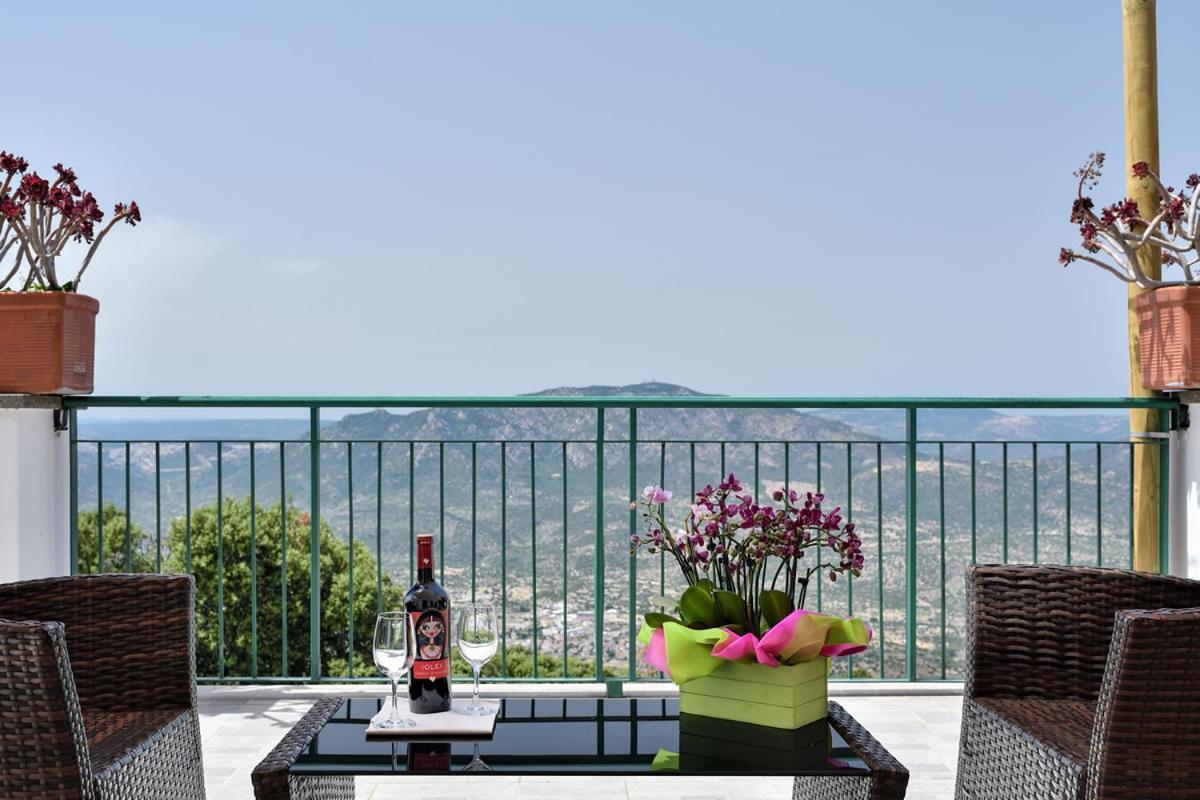 S'Enis Monte Maccione Hotel Олиена Екстериор снимка