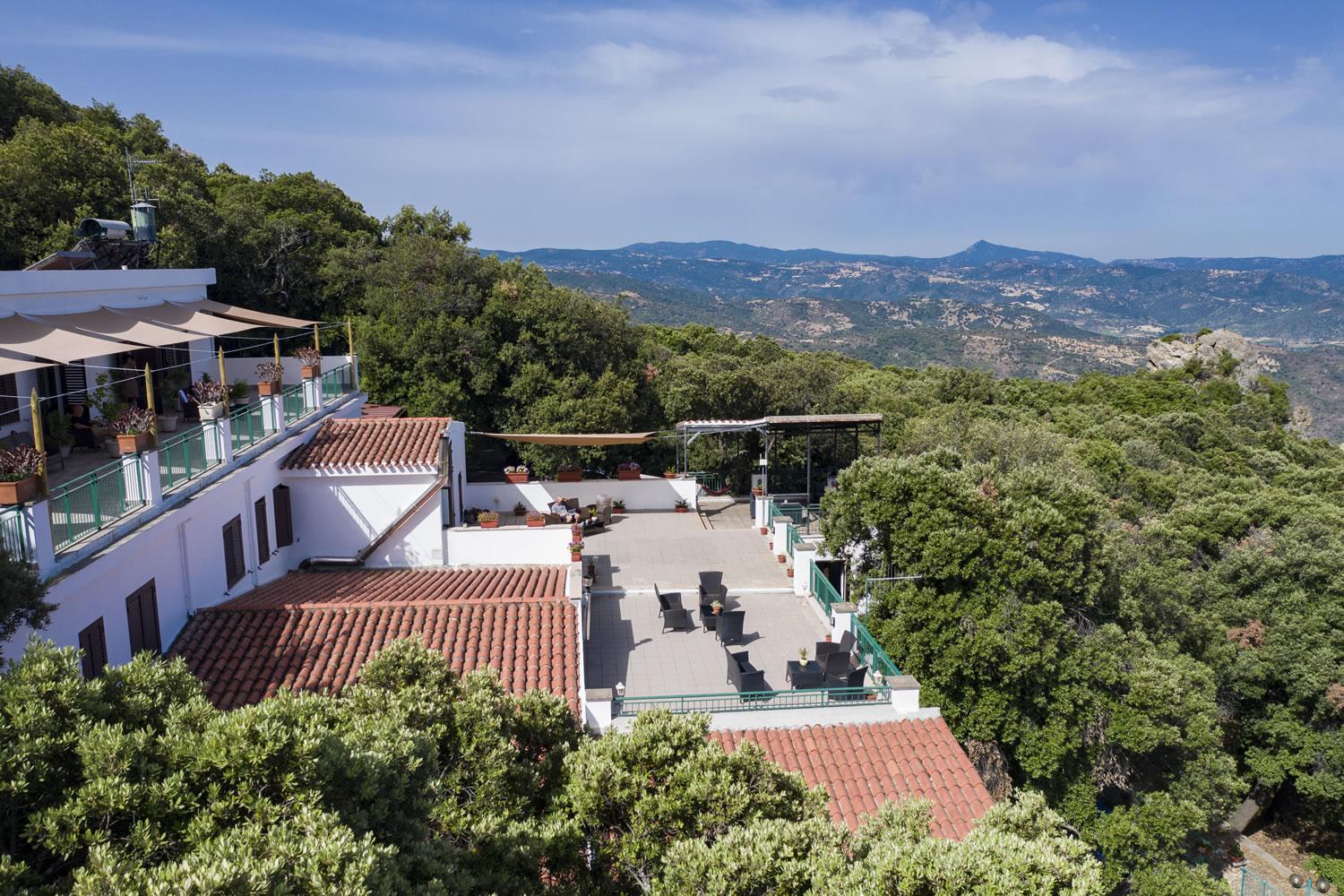 S'Enis Monte Maccione Hotel Олиена Екстериор снимка