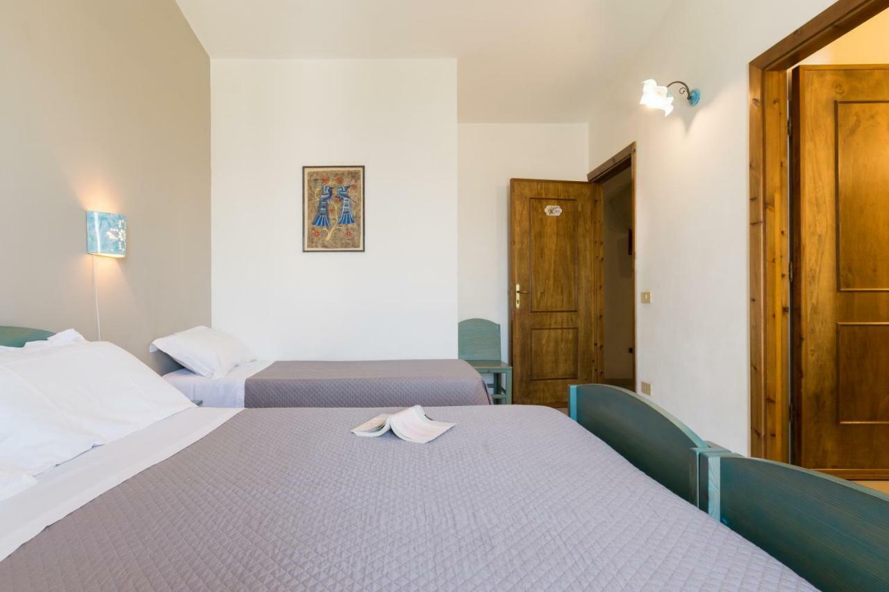 S'Enis Monte Maccione Hotel Олиена Екстериор снимка