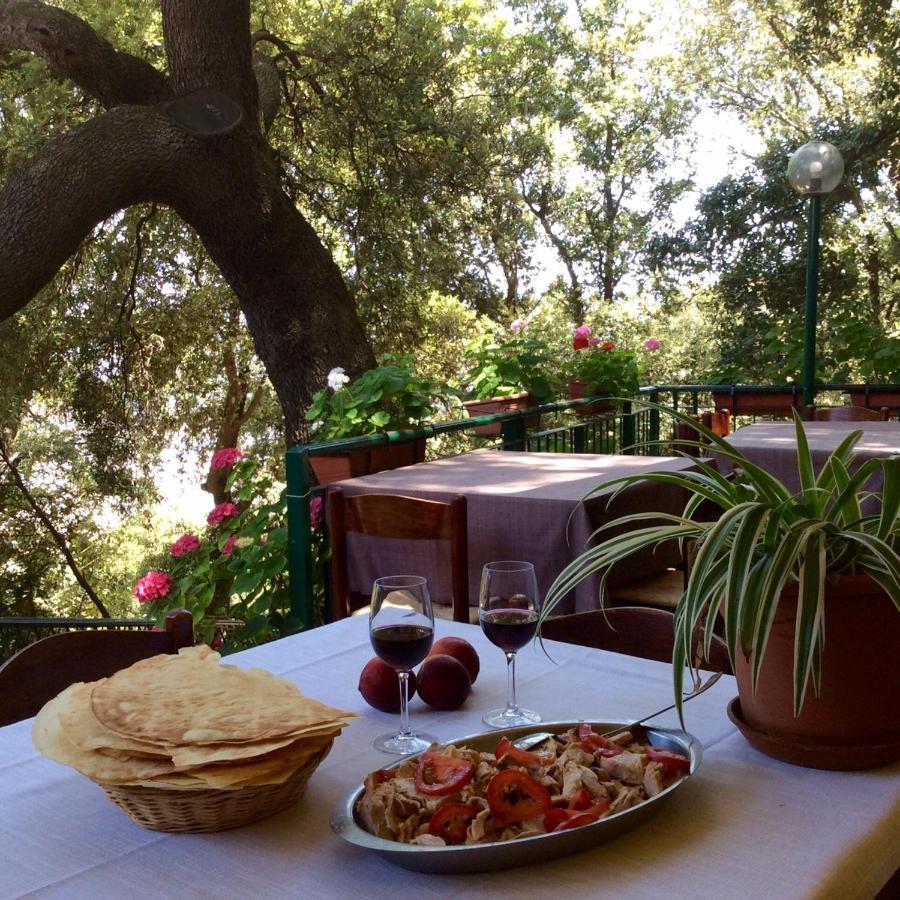 S'Enis Monte Maccione Hotel Олиена Екстериор снимка
